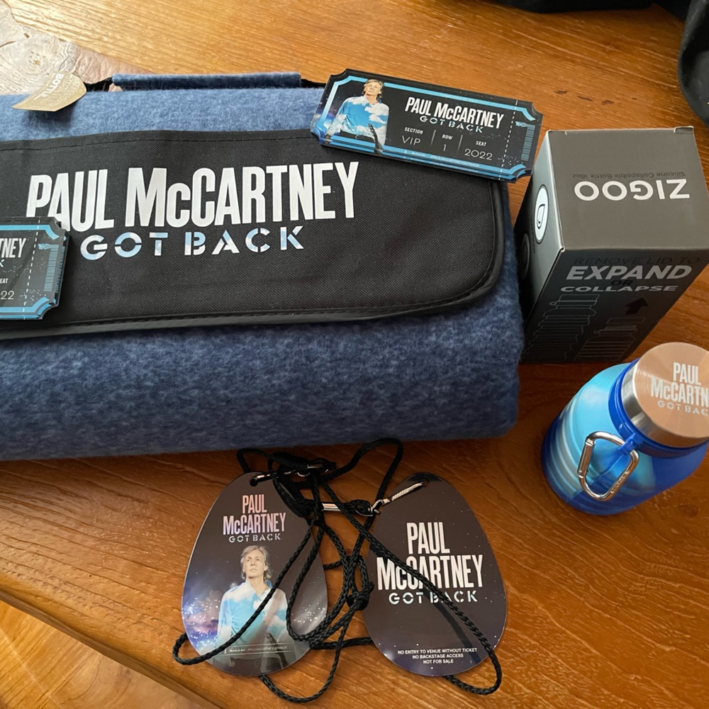 NWT Paul McCartney Exclusive VIP Got Back Tour portable blanket water bottle etc